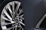 Lexus ES300h 2019 года (UK)